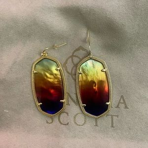 Kendra Scott Danielle Earring in Gold and Rainbow Illusion